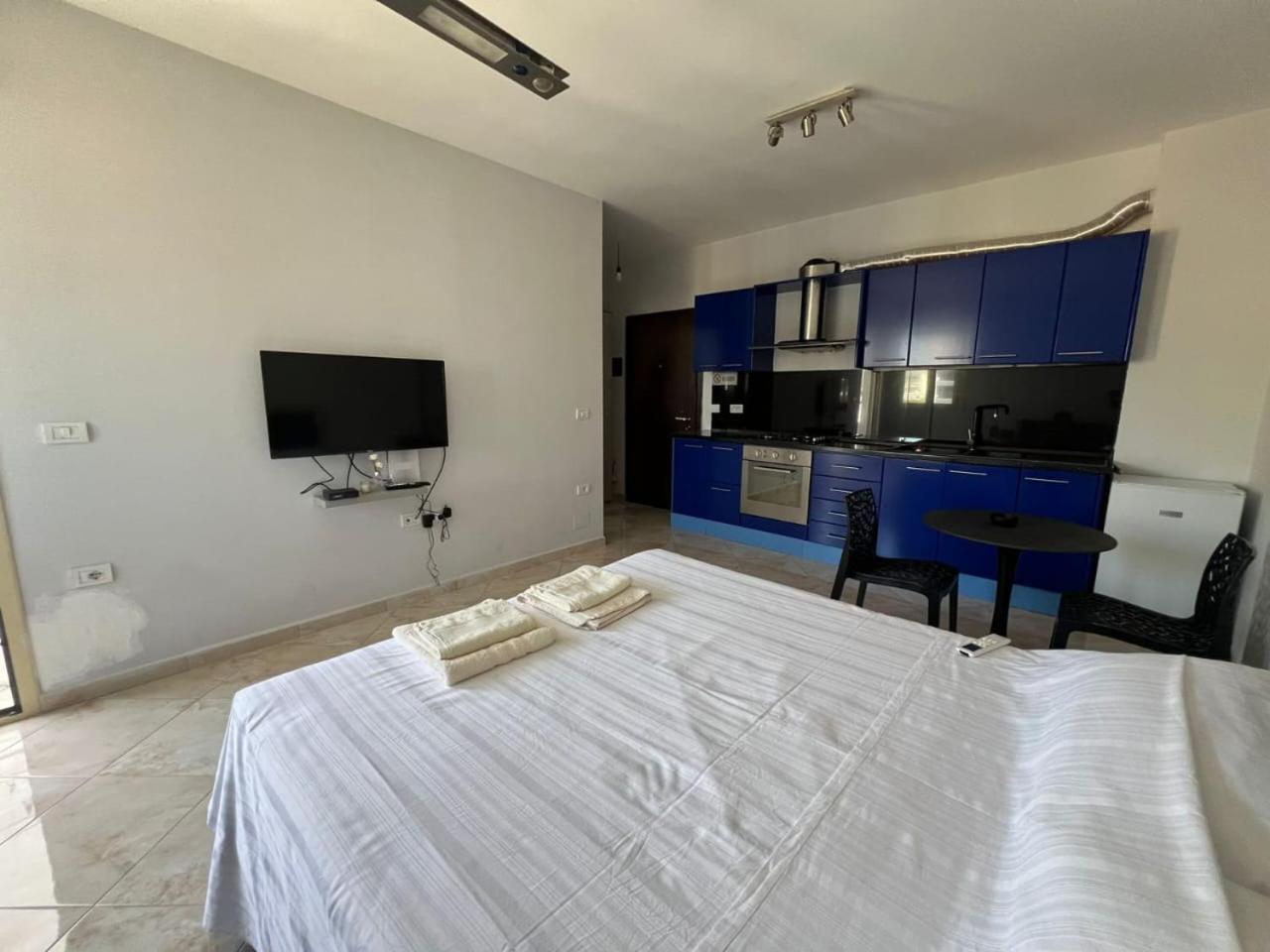 Cozy Apartments Near The Sea Влёра Экстерьер фото